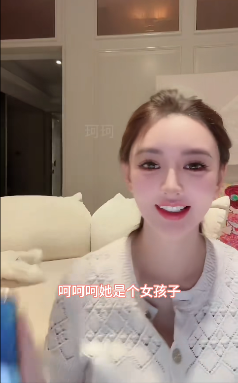 只要看到她, 配了一条轻