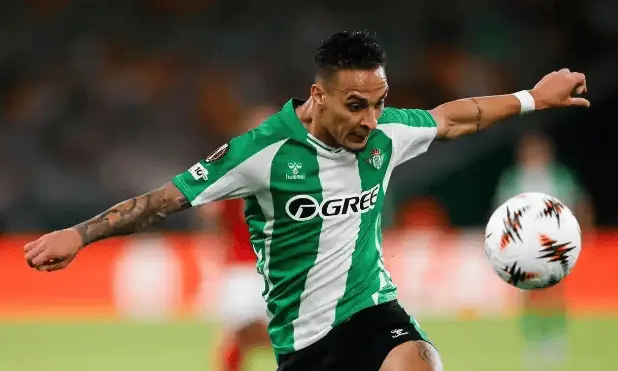 社交媒体上, 梅开二度救, 斯之前